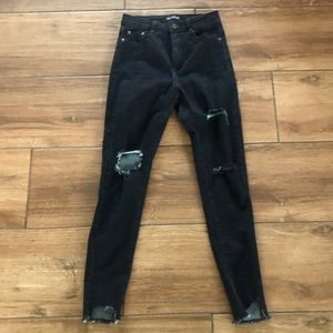 Black distressed skinny jeans
